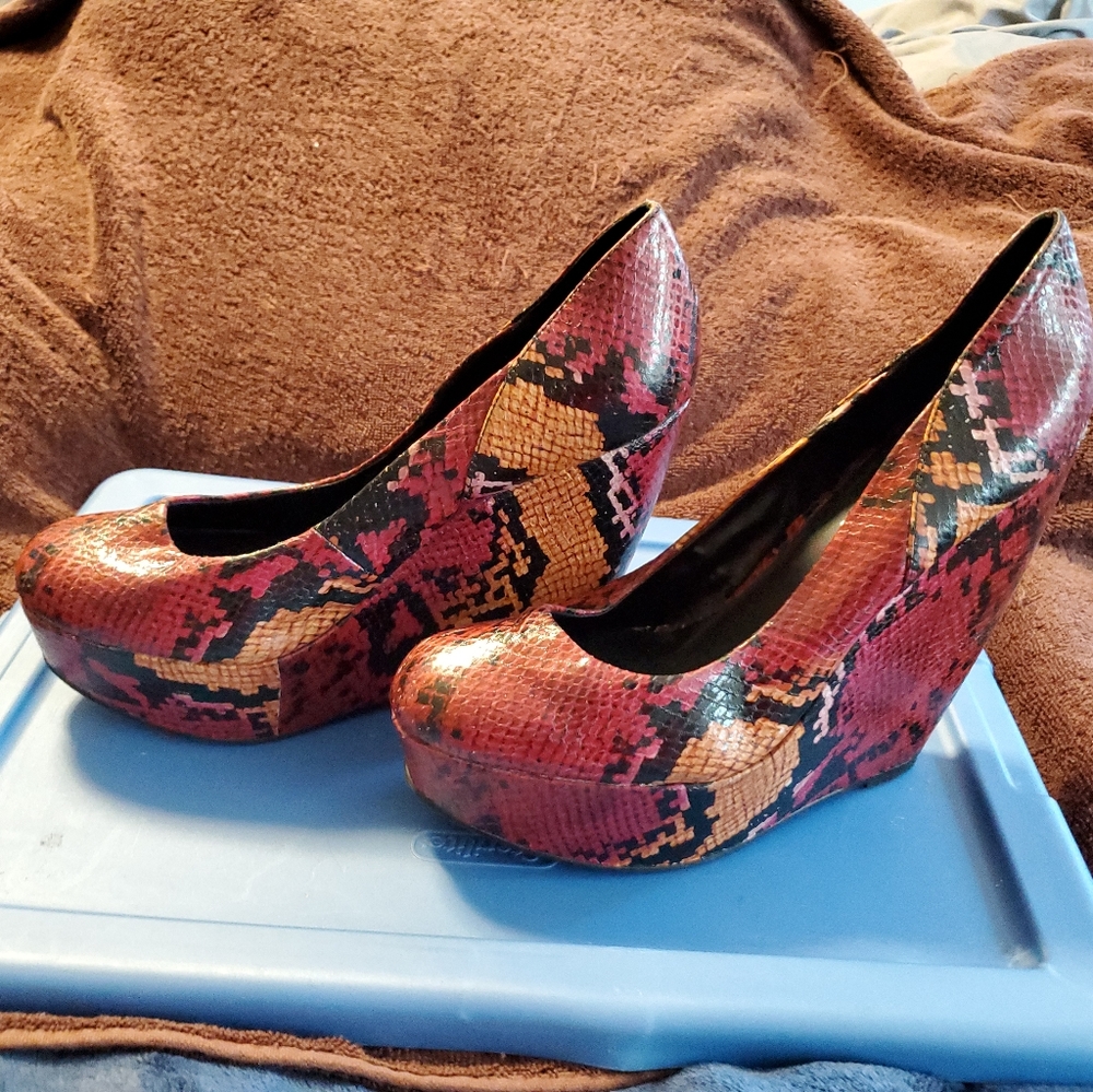 Heels - Picture 2 of 4